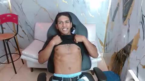 Snapshot of bull_cam chatting on 02.01.26 bull_cam online show from 02.01.26