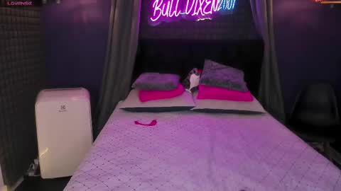 Bunny and The Rock online show from 09.18.25