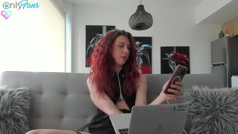 Snapshot of bumbum_kalibum chatting on 10.25.25 Ivan online show from 10.25.25