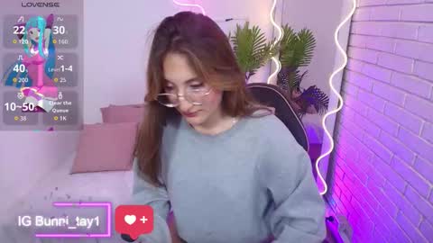 Snapshot of bunni_tay chatting on 09.20.25 Bunni online show from 09.20.25