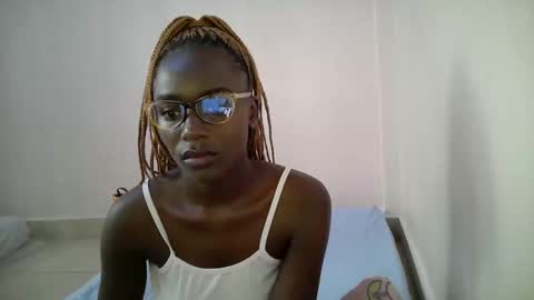 Snapshot of bunny_bliss1 chatting on 05.01.26 bunny_bliss1 online show from 05.01.26
