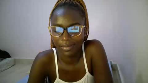 Snapshot of bunny_bliss1 chatting on 05.19.26 bunny_bliss1 online show from 05.19.26