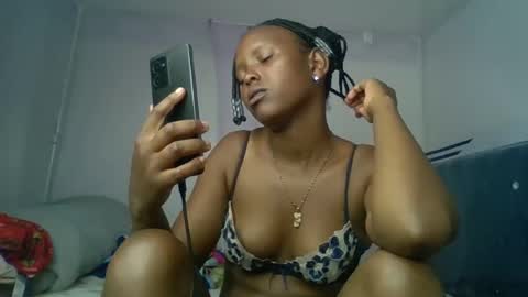 Snapshot of bunnydiva_ chatting on 05.15.26 bunnydiva_ online show from 05.15.26