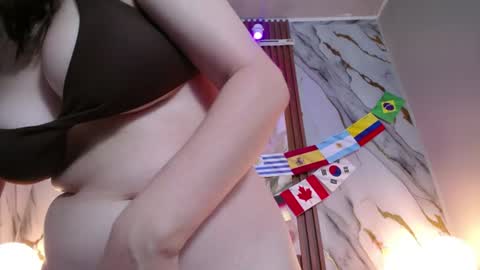 Snapshot of bunnyleahxxx chatting on 06.12.26 ANASTASIA online show from 06.12.26