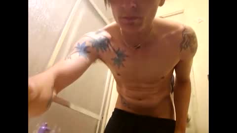 Snapshot of burntbuns710 chatting on 01.01.25 LostSingledad online show from 01.01.25