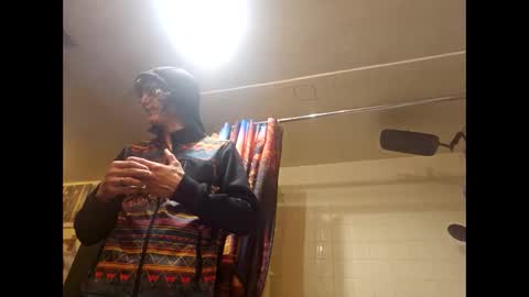 Snapshot of burntbuns710 chatting on 11.27.25 LostSingledad online show from 11.27.25