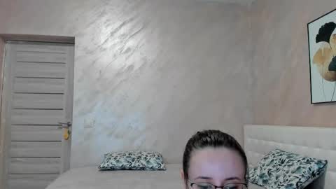 Snapshot of bustvee chatting on 11.20.25 Max Andrea online show from 11.20.25