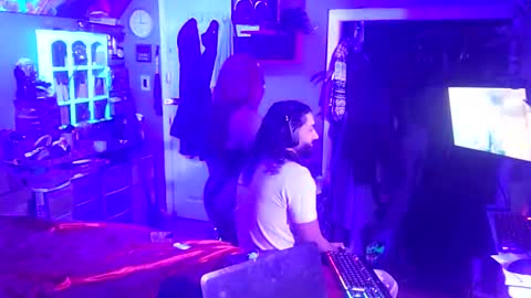 busybee83 online show from 01.28.25