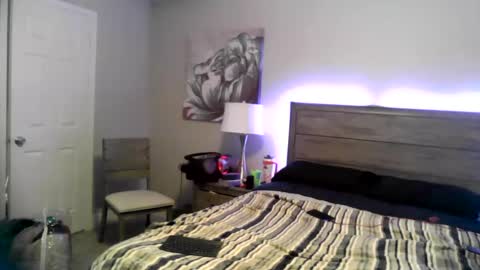 busybee83 online show from 10.05.25