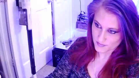 busybee83 online show from 10.27.25