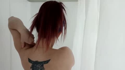 busybee83 online show from 01.12.26