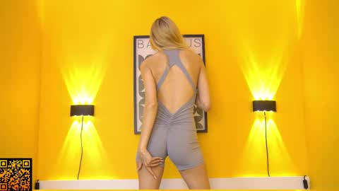 Snapshot of butteflai chatting on 09.23.25 butteflai online show from 09.23.25