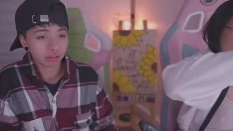 Snapshot of buttercup_li_ chatting on 11.22.25 zafiro online show from 11.22.25