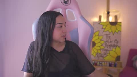 Snapshot of buttercup_li_ chatting on 12.03.25 zafiro online show from 12.03.25