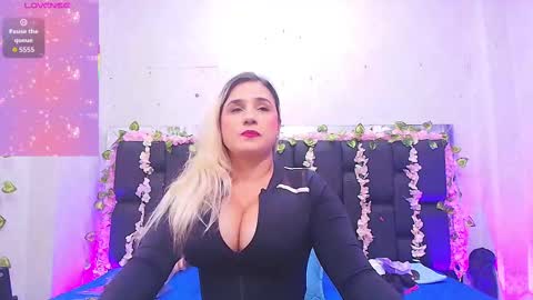 Snapshot of c_fox_ chatting on 10.03.25 Carolina online show from 10.03.25