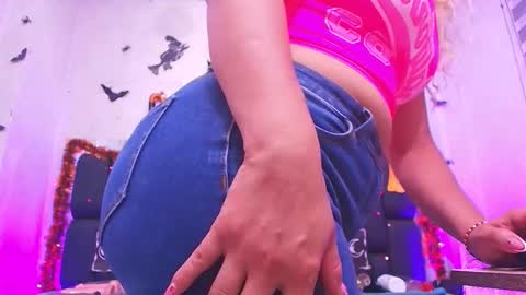 Snapshot of c_fox_ chatting on 10.23.25 Carolina online show from 10.23.25