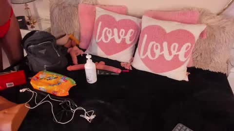 Snapshot of cahitlinbel chatting on 11.19.25 Cahitlin online show from 11.19.25