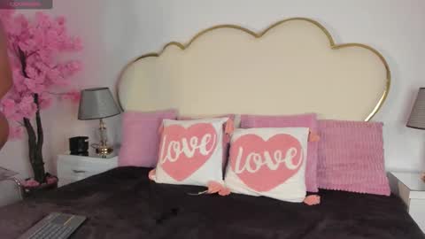 Snapshot of cahitlinbel chatting on 11.25.25 Cahitlin online show from 11.25.25