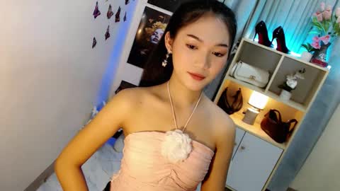 Snapshot of caitlin_x chatting on 11.30.25 caitlin online show from 11.30.25