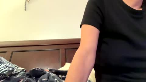 calishop1 online show from 10.17.25