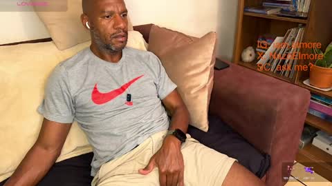 My name is Robert  Dont be shysay hi I love to chat. For requests or dirty talk please use tips  online show from 04.03.26