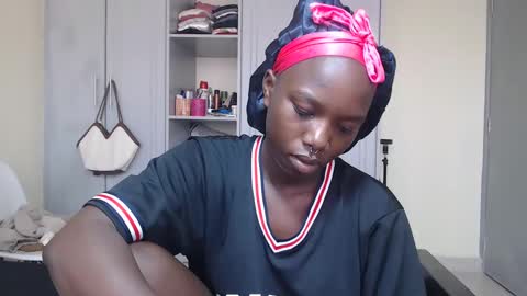 Snapshot of camclit chatting on 12.16.24 Princess online show from 12.16.24