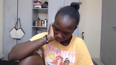 Snapshot of camclit chatting on 01.03.25 Princess online show from 01.03.25