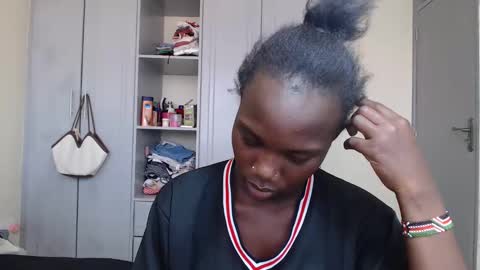 Snapshot of camclit chatting on 01.12.25 Princess online show from 01.12.25