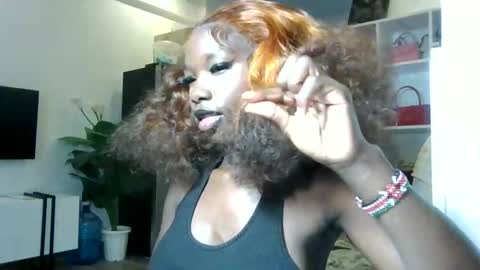 Snapshot of camclit chatting on 11.02.25 Princess online show from 11.02.25