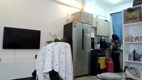 Snapshot of camclit chatting on 12.01.25 Princess online show from 12.01.25