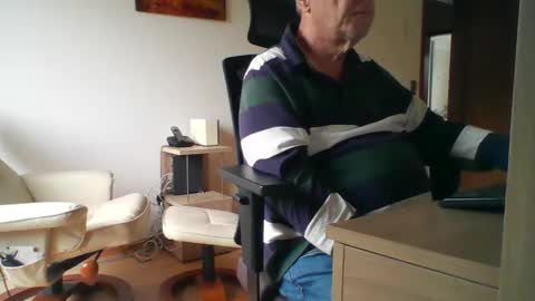 Snapshot of camcologne chatting on 10.04.25 camcologne online show from 10.04.25