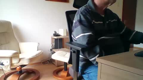 Snapshot of camcologne chatting on 11.28.25 camcologne online show from 11.28.25