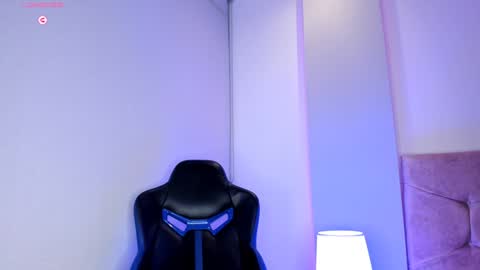 Snapshot of cameliaa_smiith chatting on 02.04.25 Camelia Smith online show from 02.04.25