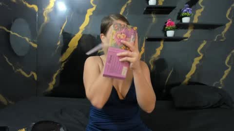cami_blonde2020 online show from 05.25.26
