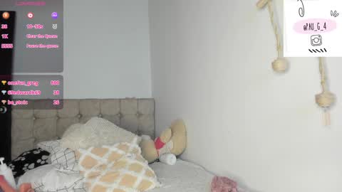 Snapshot of cami_hunter chatting on 01.13.25 online show from 01.13.25