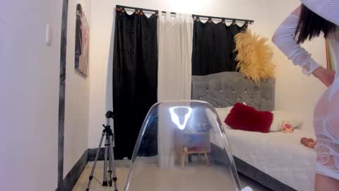   online show from 03.08.26