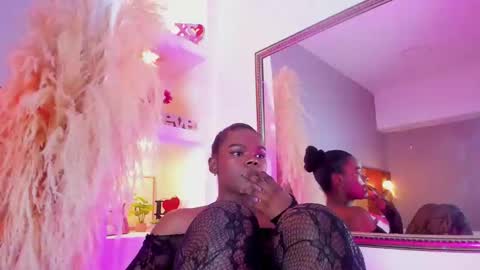 Snapshot of camiestrada chatting on 02.01.25 camiestrada online show from 02.01.25