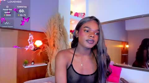 Snapshot of camiestrada chatting on 02.28.25 camiestrada online show from 02.28.25