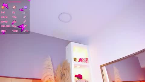 Snapshot of camiestrada chatting on 03.10.25 camiestrada online show from 03.10.25