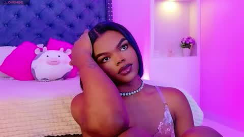 Snapshot of camiestrada chatting on 11.10.25 camiestrada online show from 11.10.25