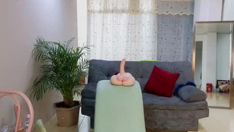 Snapshot of camil_milfdream chatting on 02.21.25 Camil online show from 02.21.25