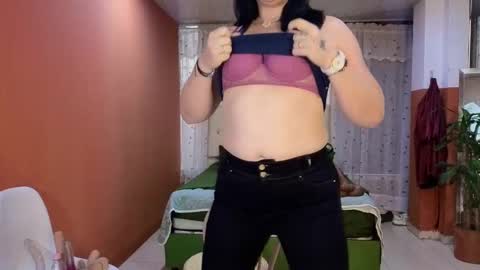 Snapshot of camil_milfdream chatting on 09.13.25 Camil online show from 09.13.25