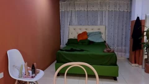 Snapshot of camil_milfdream chatting on 10.17.25 Camil online show from 10.17.25