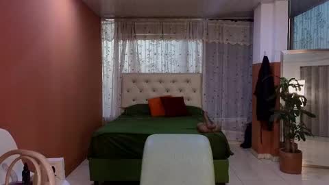 Snapshot of camil_milfdream chatting on 11.22.25 Camil online show from 11.22.25