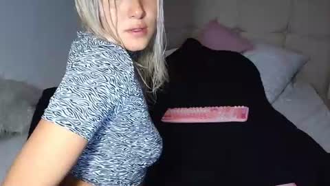 Snapshot of camilamarsh chatting on 06.17.26 camilamarsh online show from 06.17.26