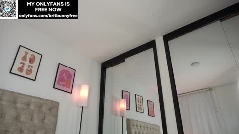 Snapshot of camilitasu chatting on 03.10.25 Brit online show from 03.10.25