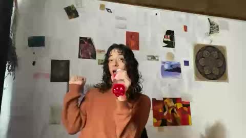 Snapshot of camille_delrey chatting on 02.07.25 Camille online show from 02.07.25