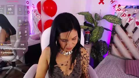 Snapshot of camille_halls chatting on 02.12.25 Camille online show from 02.12.25