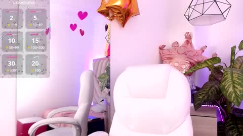 Snapshot of camille_halls chatting on 09.17.25 Camille online show from 09.17.25