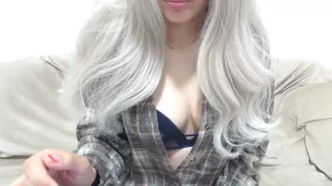 Snapshot of camillebunny chatting on 04.23.26 CamilleBunny online show from 04.23.26
